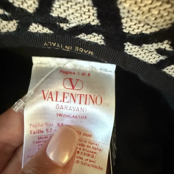 Valentino Garavani Black and Cream Patterned Bucket Hat - Picture 12 of 13